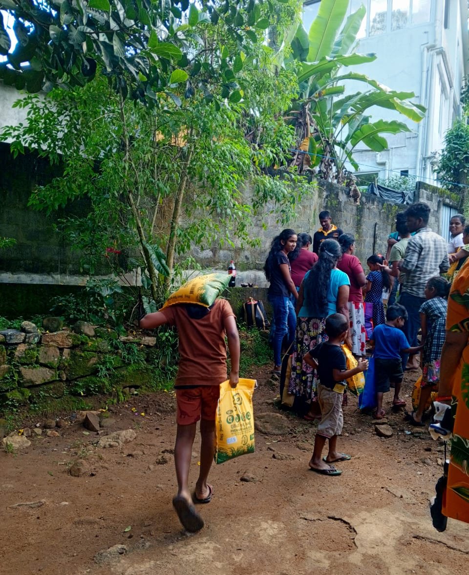 Evangelism Through Christmas Hampers in Sri Lanka 