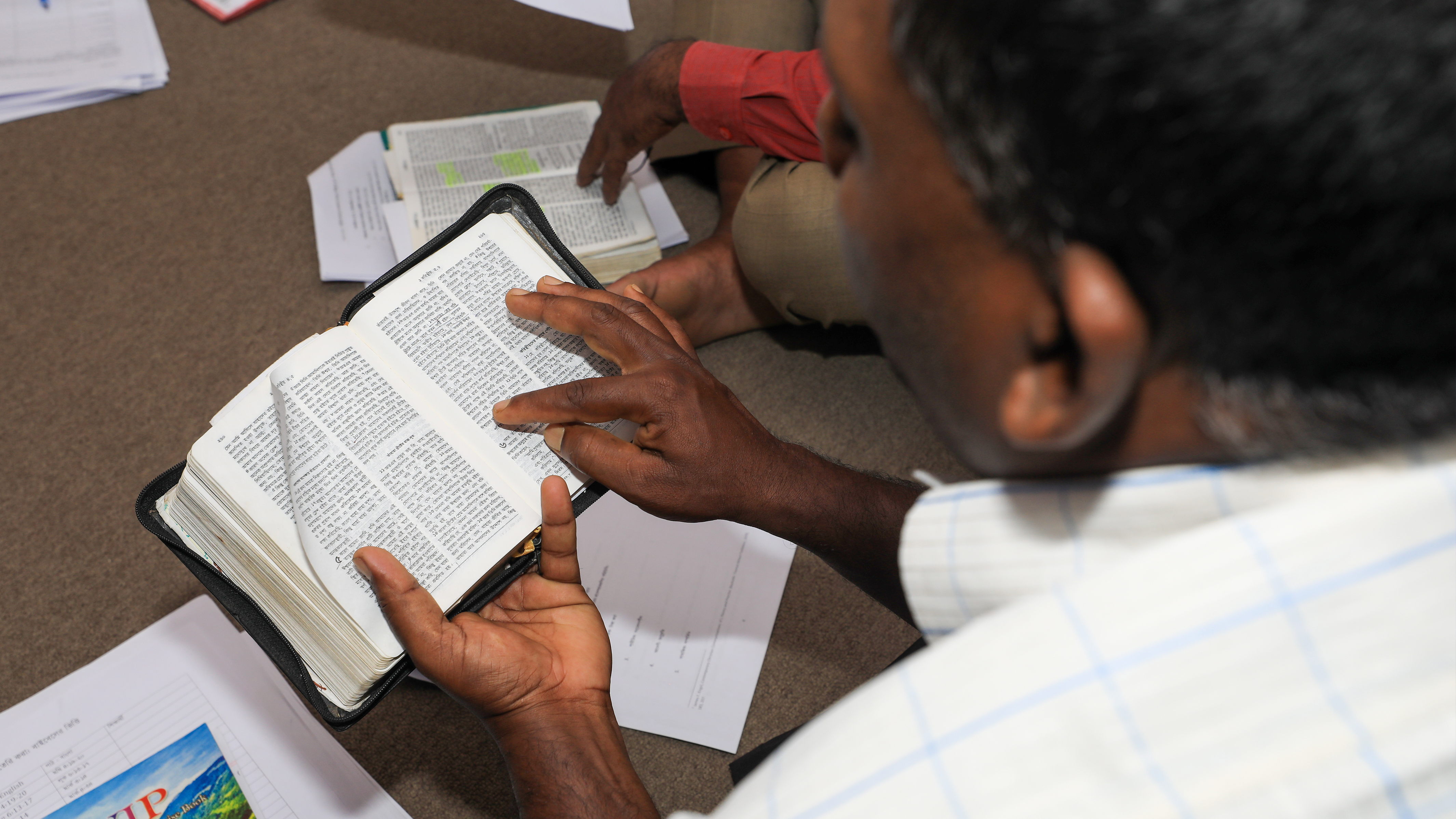 Envoyer des Bibles au Bangladesh